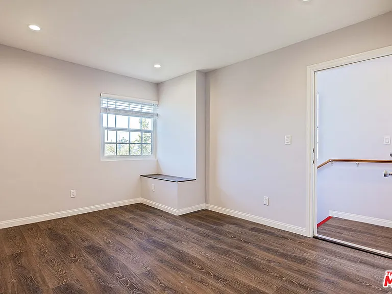 1112 Ocean Park Blvd #D — Photo 6