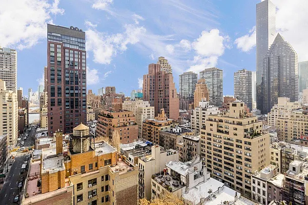 Rented by Compass | media 30