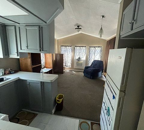3rd image of 900 S Hillcrest Dr Trailer 6