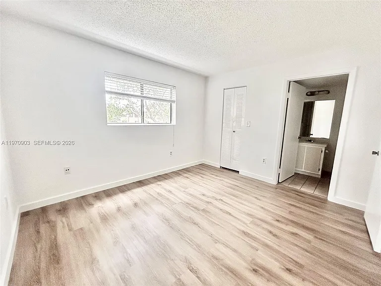 400 Palm Cir W #201 — Photo 24