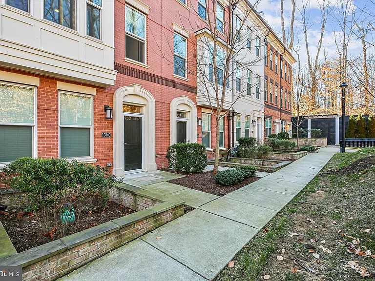 10340 Grosvenor Pl — Photo 3