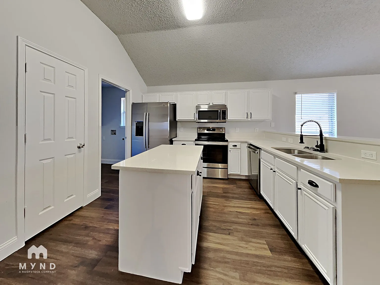 4 bed, 2.0 bath, 1880 sqft, $2,295 — Photo 4