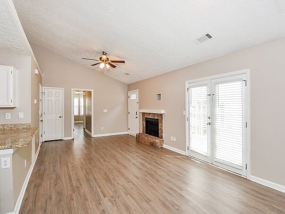 3rd image of 2649 Laurel Ln NW