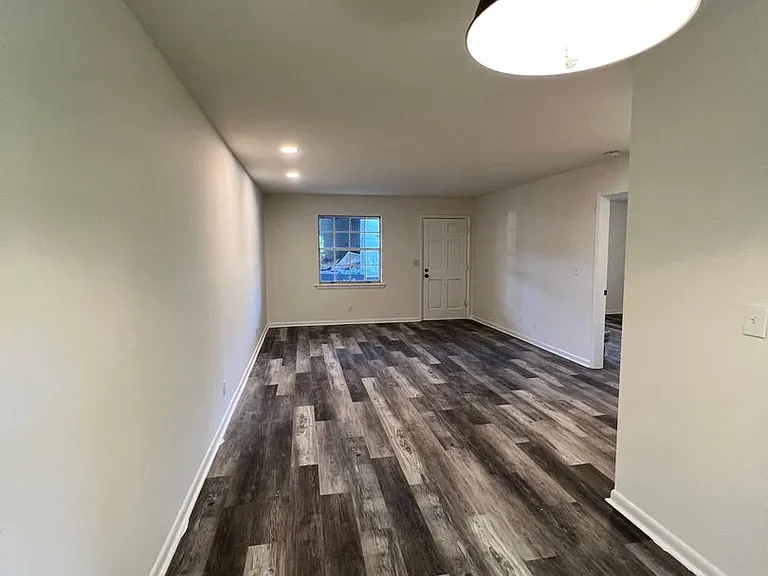 Sunset Rock Apartments — Photo 27