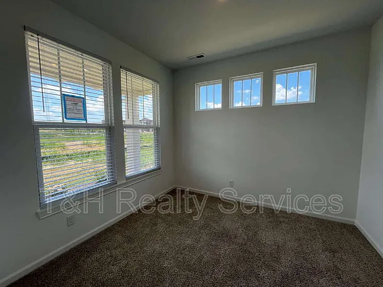 9275 Loyola Way — Photo 10