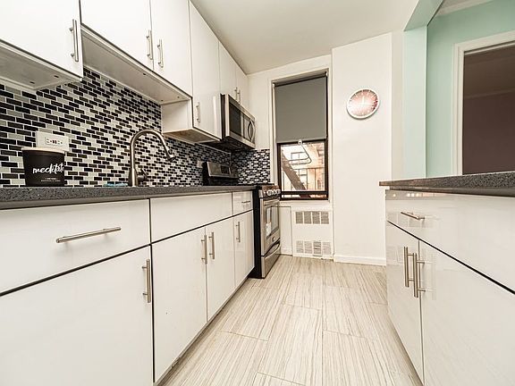 5th image of 3221 Emmons Ave #314