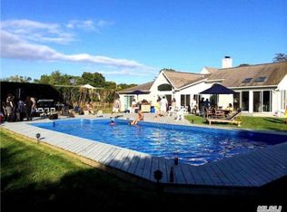 18 Tuttle Pl, Westhampton Beach, NY 11978