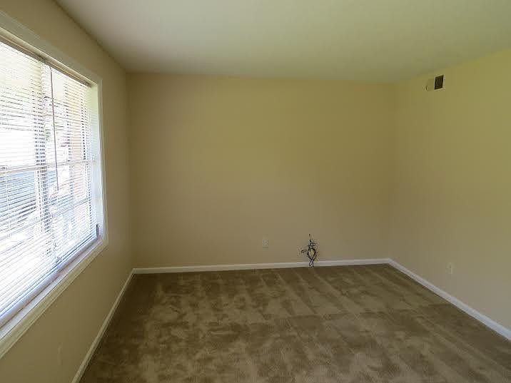 2nd image of 4919 Sentry St