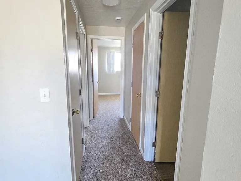 Apartment in West Salem near banks, shopping areas, bus lines, and downtown! ~ Colonial — Photo 92