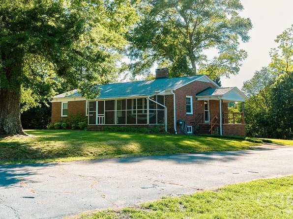 1399 Ruby Spencer St, Newton, NC 28658