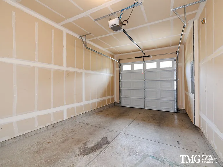 8223 NE 20th St — Photo 14