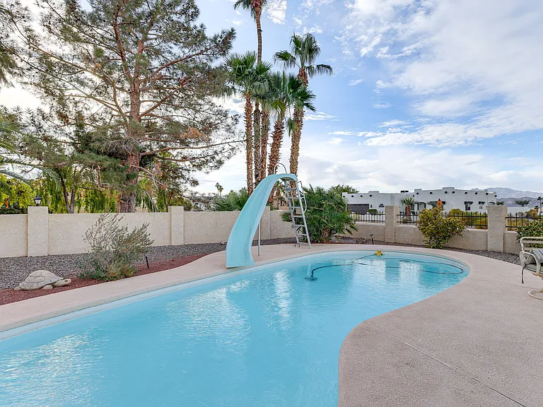 2400 Baron Dr — Photo 3