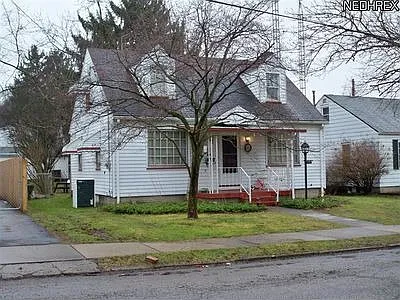 239 Wood St photo 1