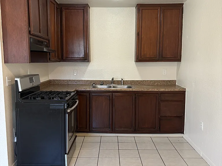 1115 Holly Ave #C — Photo 6