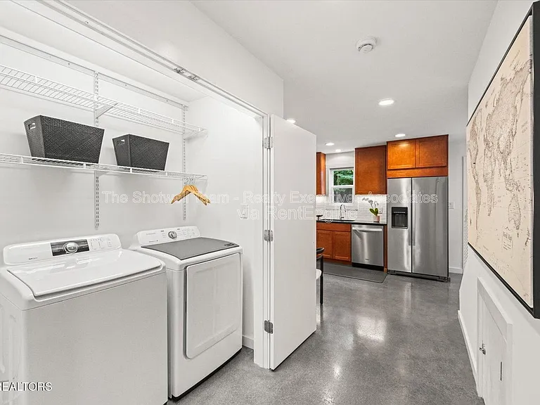 1327 Brown Ave — Photo 7