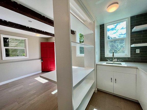 4th image of 1920 Preston Ave #1920