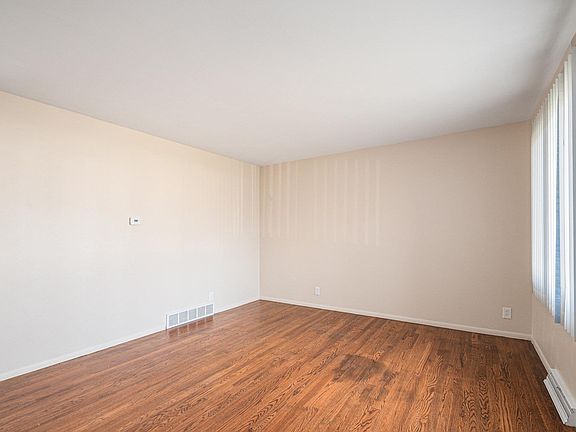 3rd image of 1733 Sterling Dr