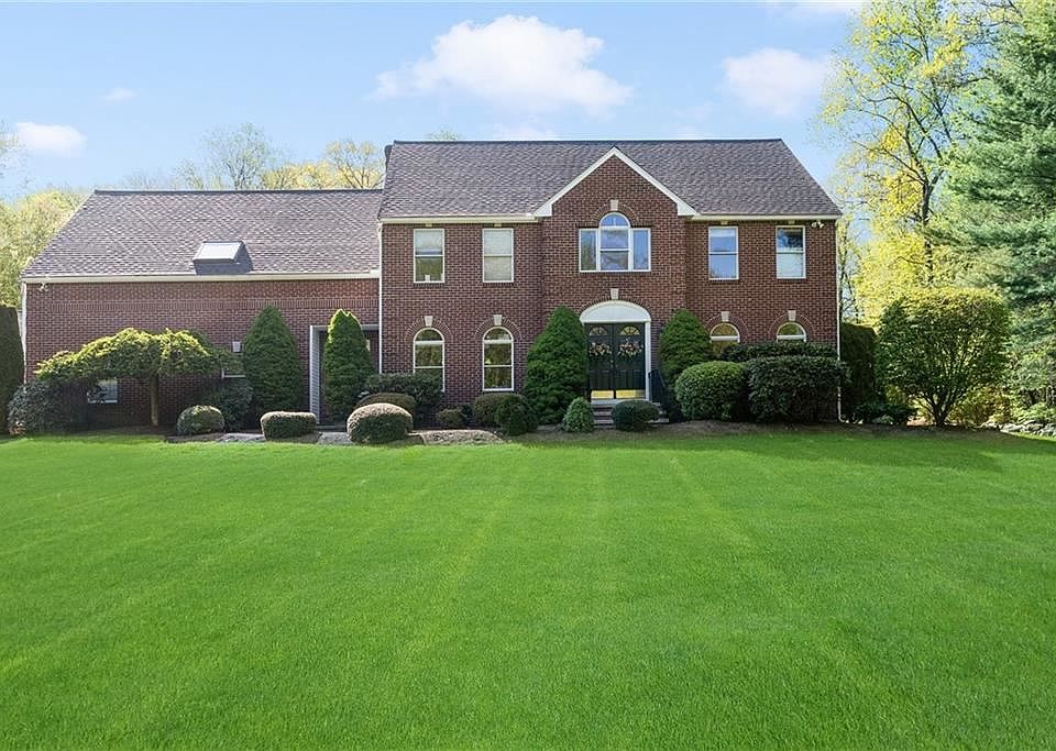 1st image of 25 Connors Farm Dr