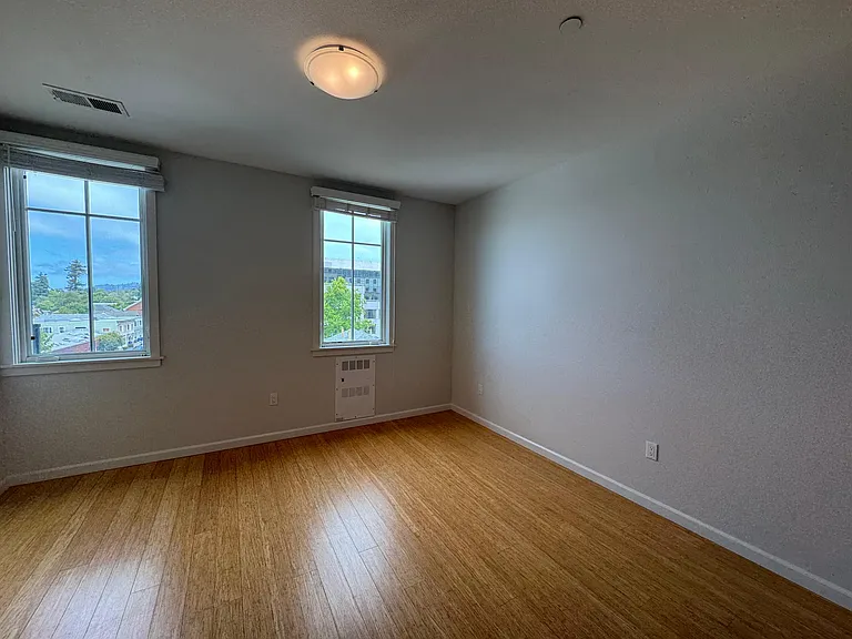 Addison Arts Apartments — Photo 185