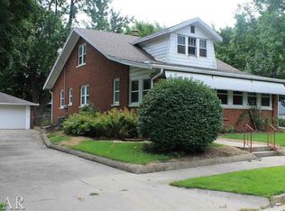 810 Summit St, Bloomington, IL 61701