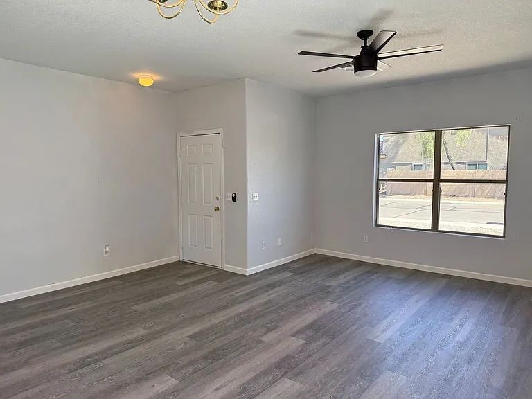 33190 N Cherry Creek Rd — Photo 8