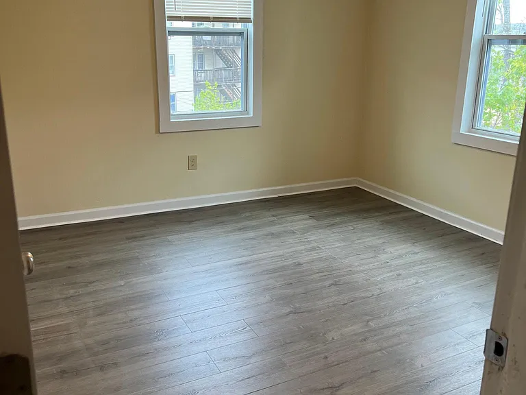 375 Elm St #3L — Photo 7
