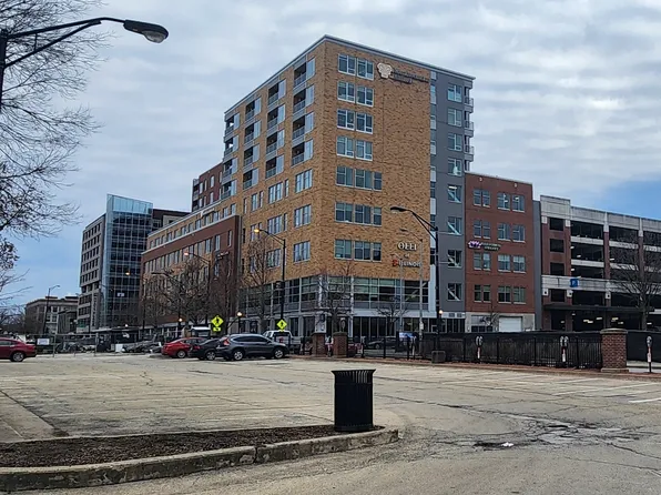 301 N Neil St APT 605, Champaign, IL 61820