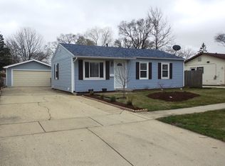 211 E Maxon Ln, Streamwood, IL
