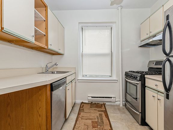 5th image of 106 Woodside Grn APT 2C