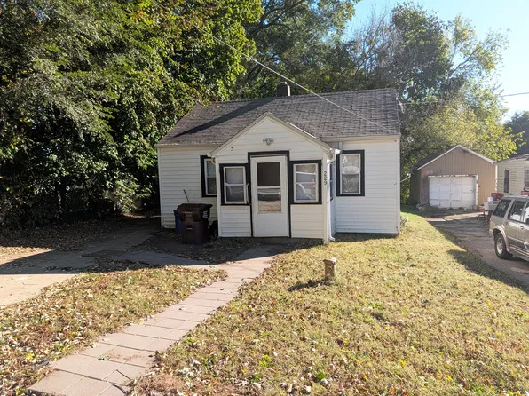 229 Woodrow St, Rockford, IL 61101