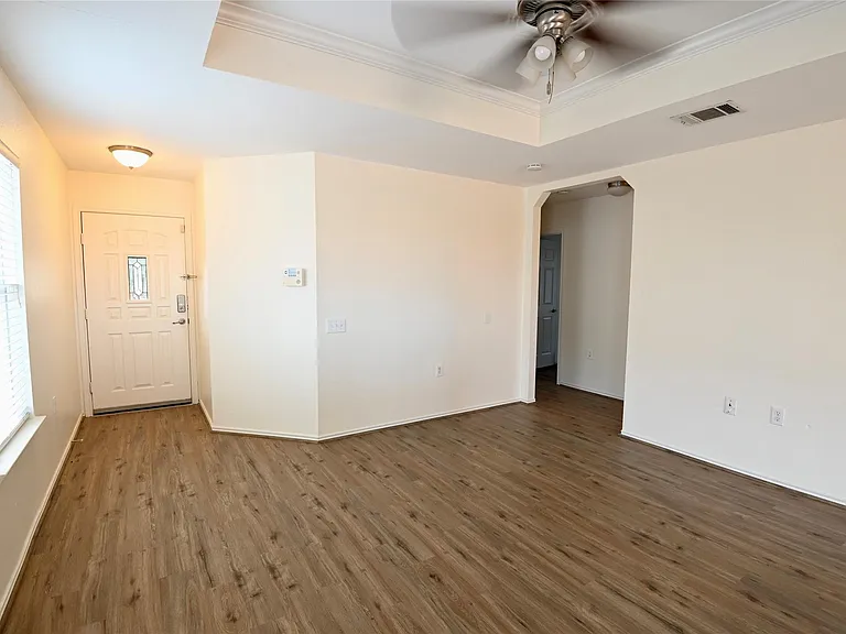 Angel Dr — Photo 15