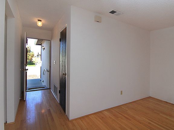 3rd image of 782 Bronte Ave