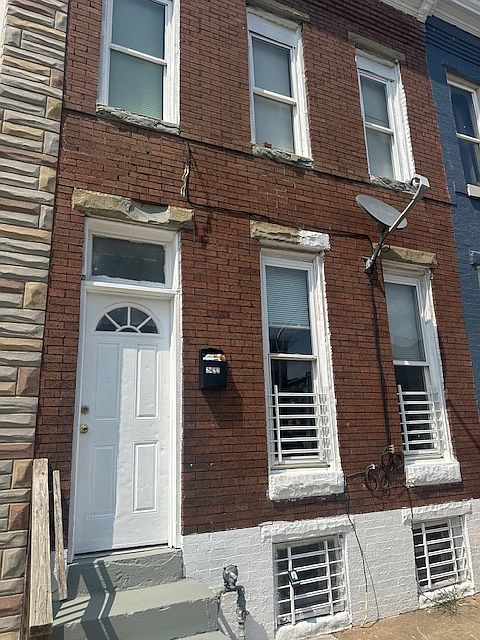 2nd image of 2422 E Lanvale St