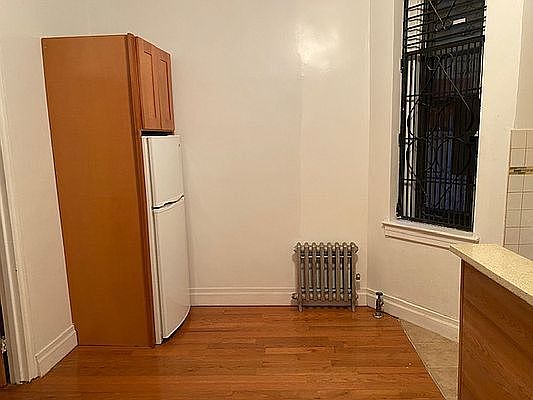 5th image of 605 E 11th St APT 1