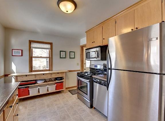 Stainless appliances.