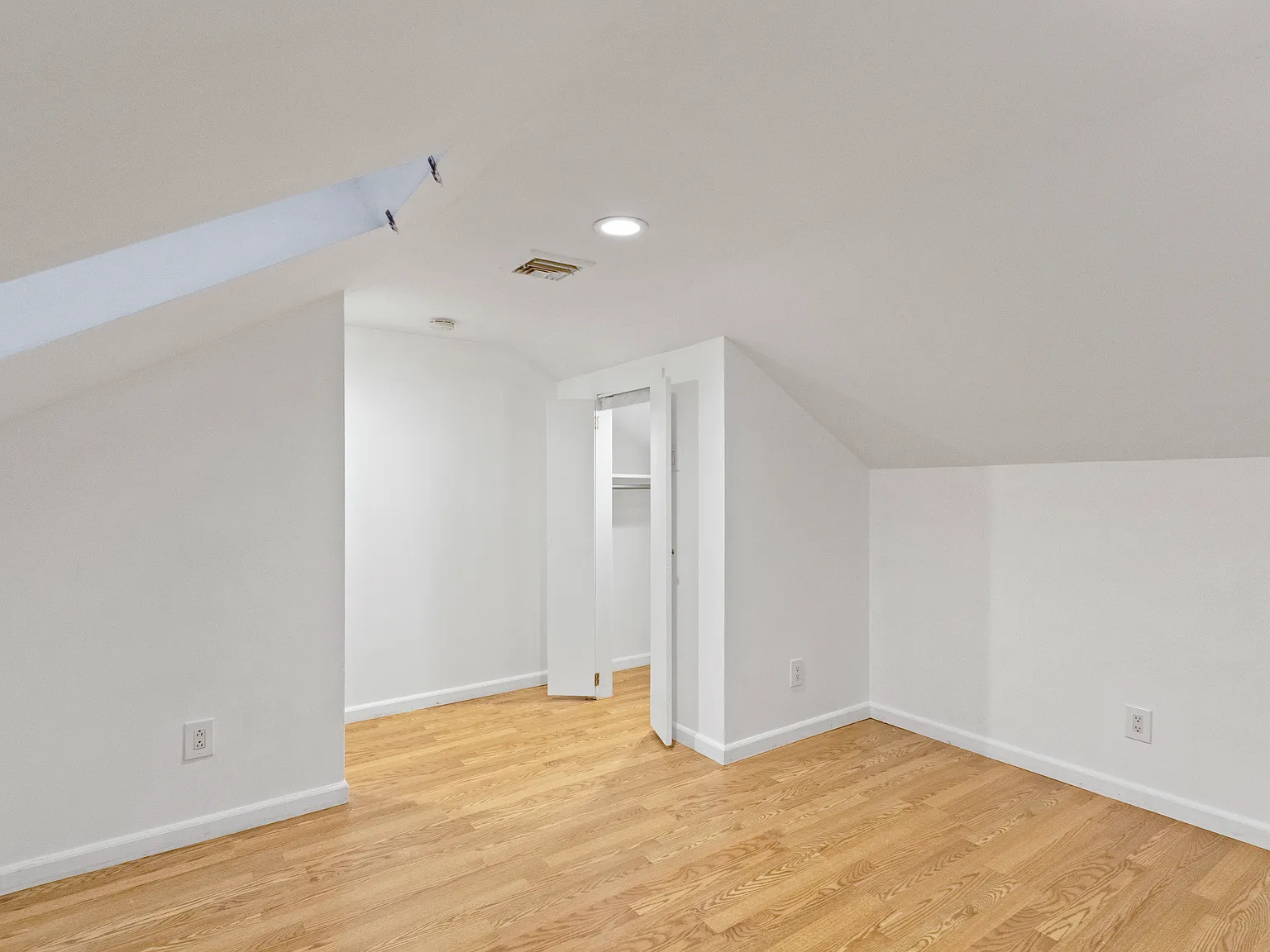 1 bed, 500 sqft, $2,100 — Photo 2