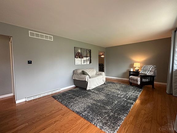 3rd image of 5485 Coolbrook Dr