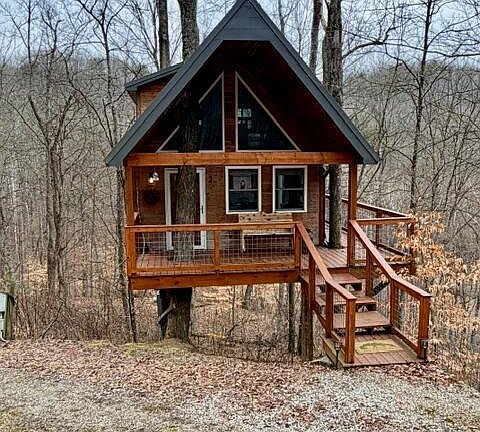 2nd image of 635 Two Mile Run Rd