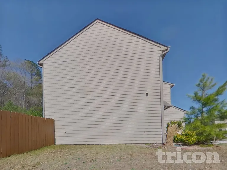 1042 Sutherland Dr — Photo 14
