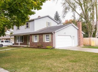 895 Virginia Ave, Marysville, MI