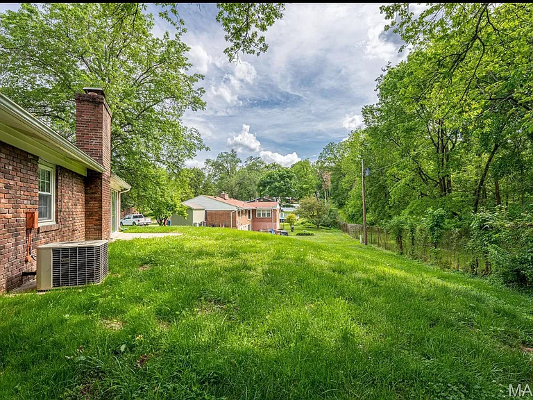 2525 Fox Hills Dr — Photo 22