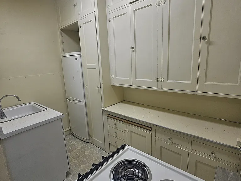 Devonshire Apartments — Photo 15