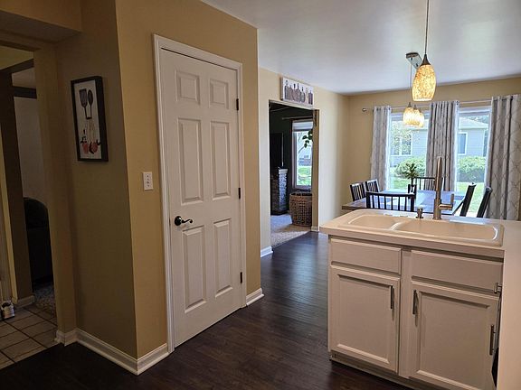 5th image of 2224 Sandridge Ln