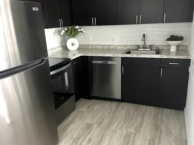 Sheridan Apartments — Photo 3