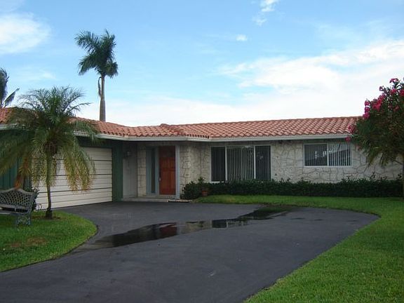 Front of house - large garage, new windows, newer spanish tile roof