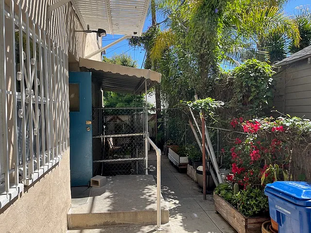Studio, 500 sqft, $1,700 — Photo 2