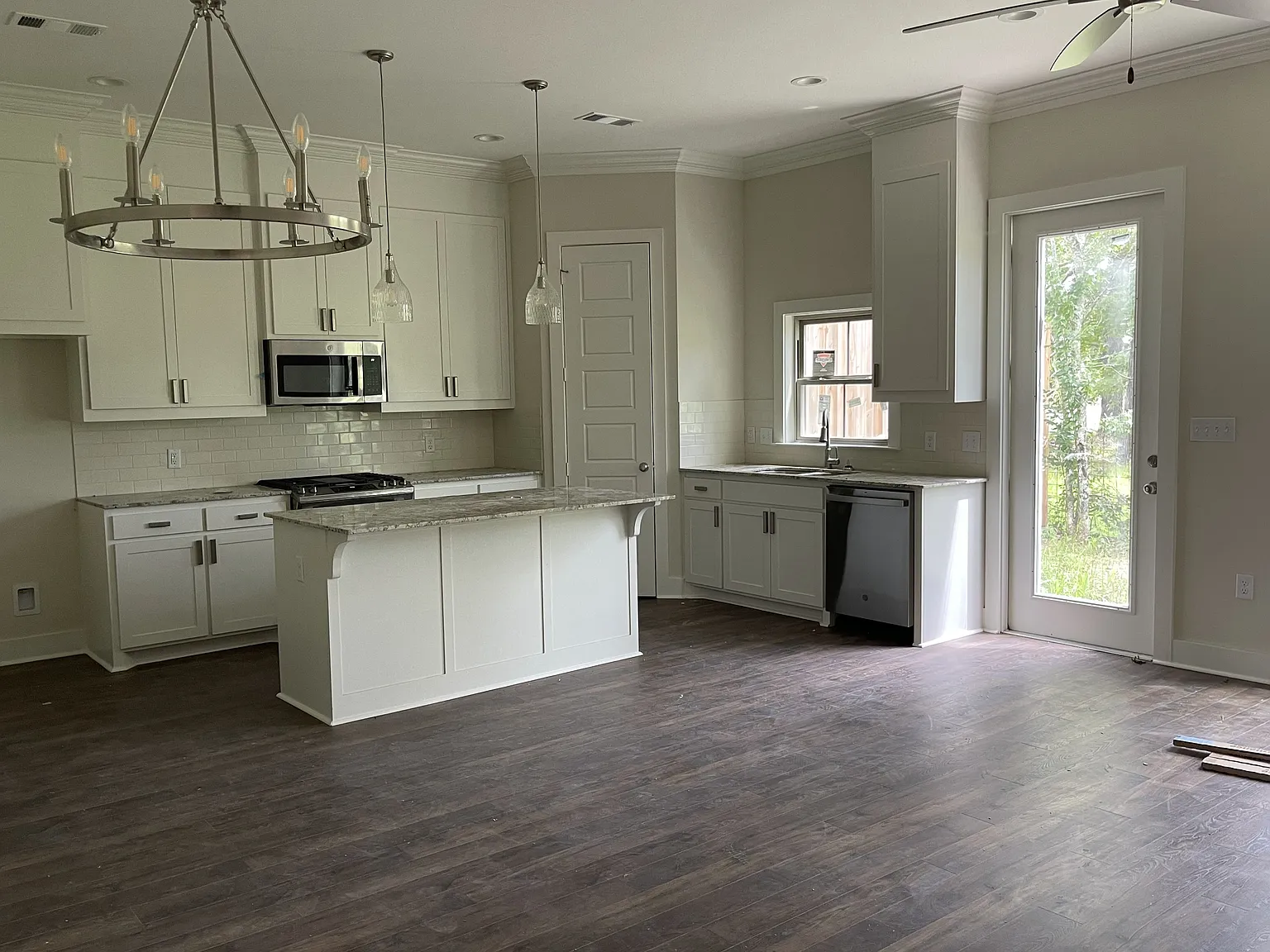 3 bed, 2.5 bath, 1848 sqft, $2,295 — Photo 2