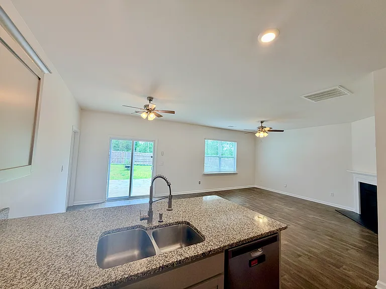 528 Ashwood Way — Photo 6