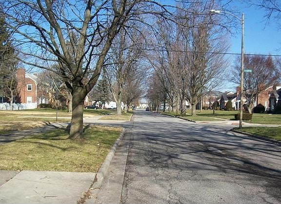 3rd image of 2833 Densmore Dr