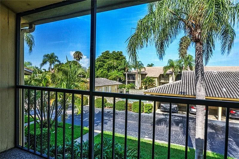 2 bed, 2.0 bath, 981 sqft, $1,700 — Photo 3